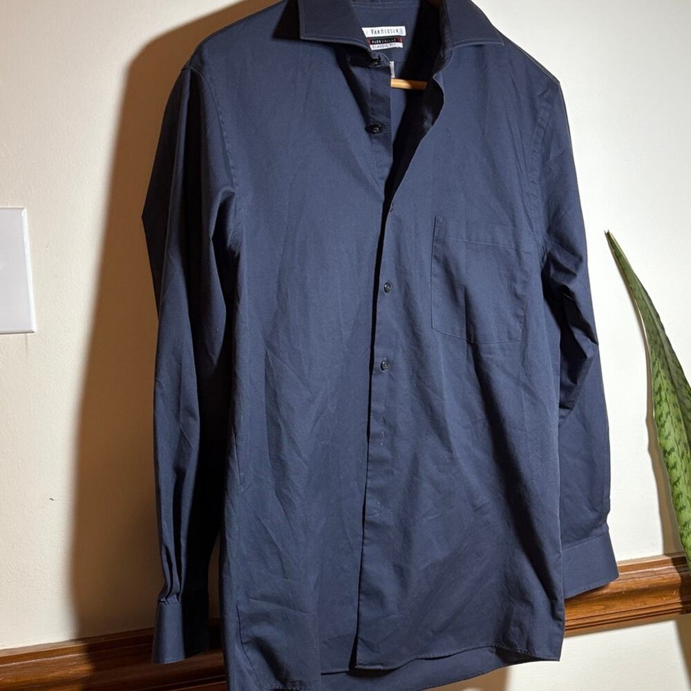 Van Heusen Flex Collar Classic Fit Shirt in Dark Gray